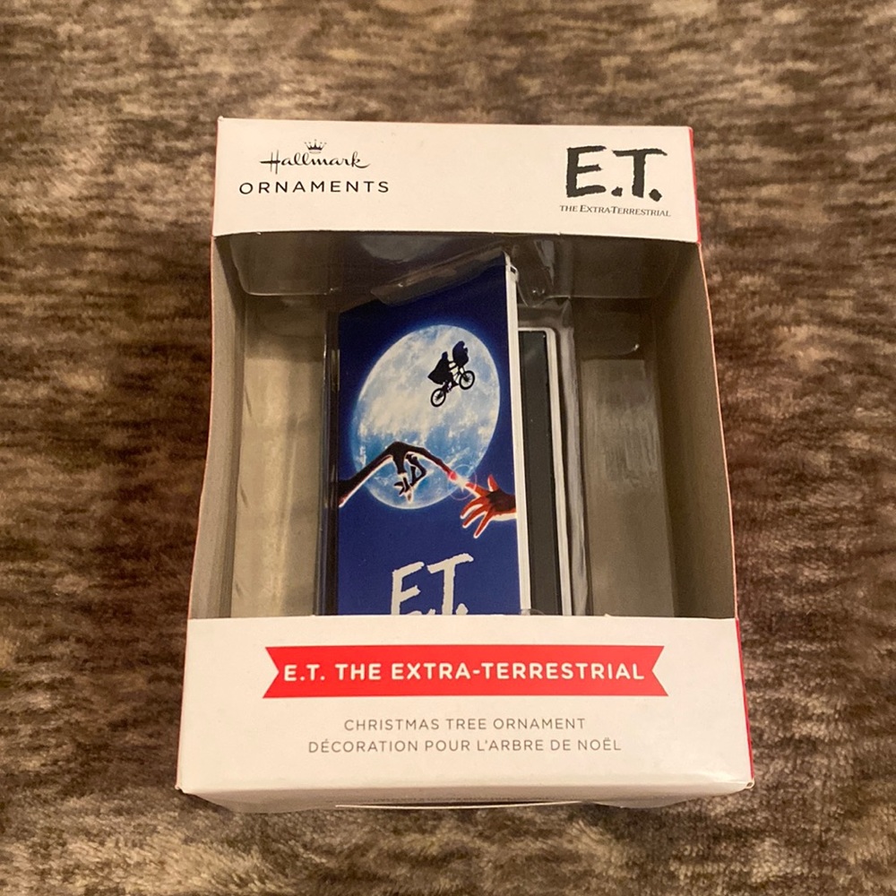 E.T Extra-Terrestrial Hallmark Retro Vintage VHS Christmas Ornament Decoration